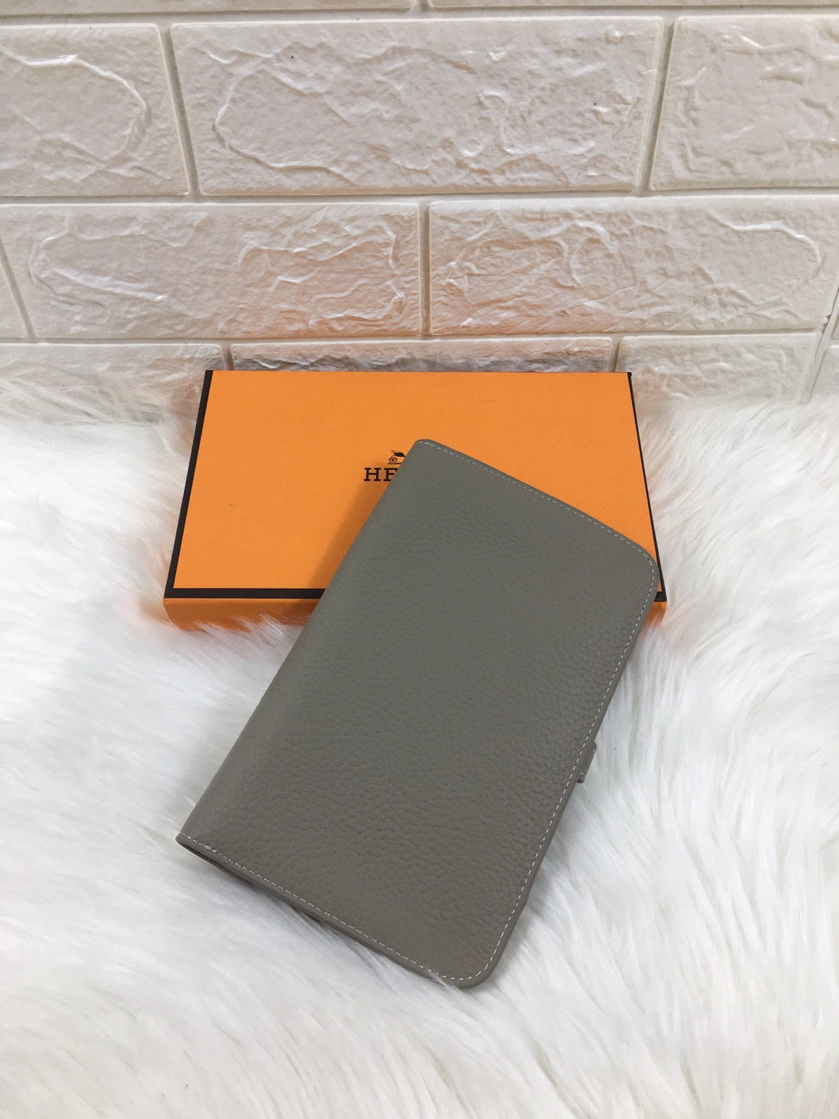 HM Dogon Wallet 20 Taupe Grained Calfskin