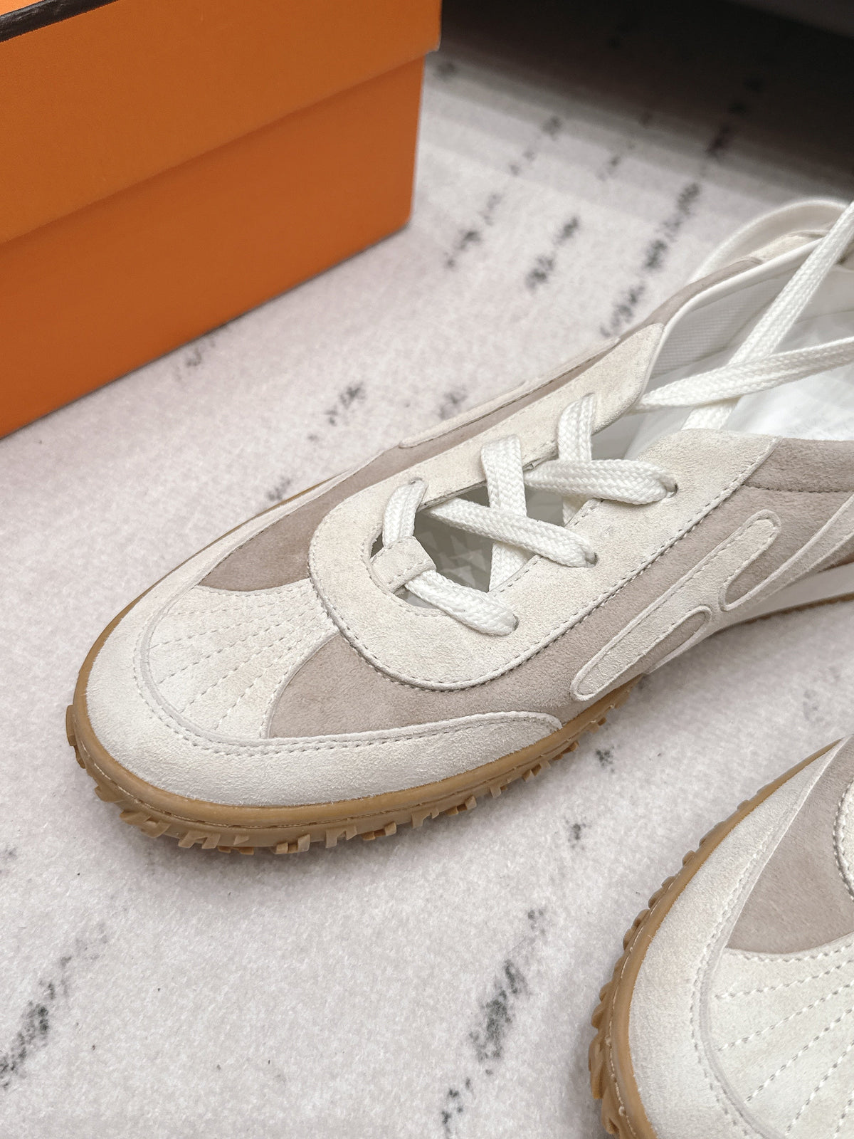 HM 26s Mascot Sneakers White Grey Suede Lambskin 905303