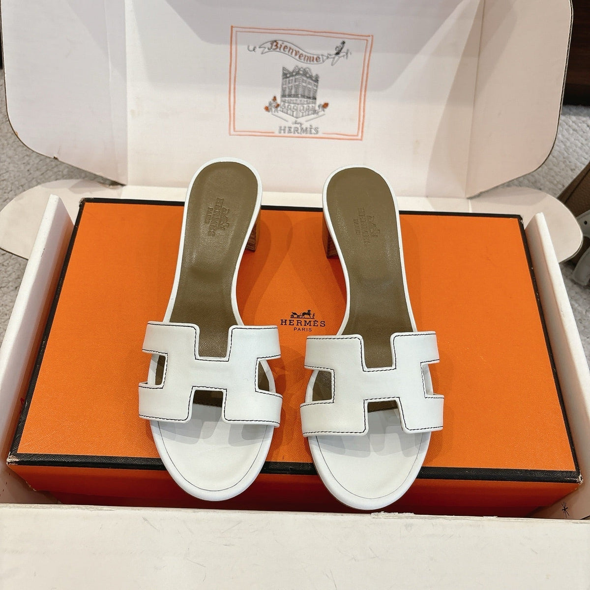 HM Oasis Sandals White Mix Khaki Brown Chisel Pattern Cowhide 544090