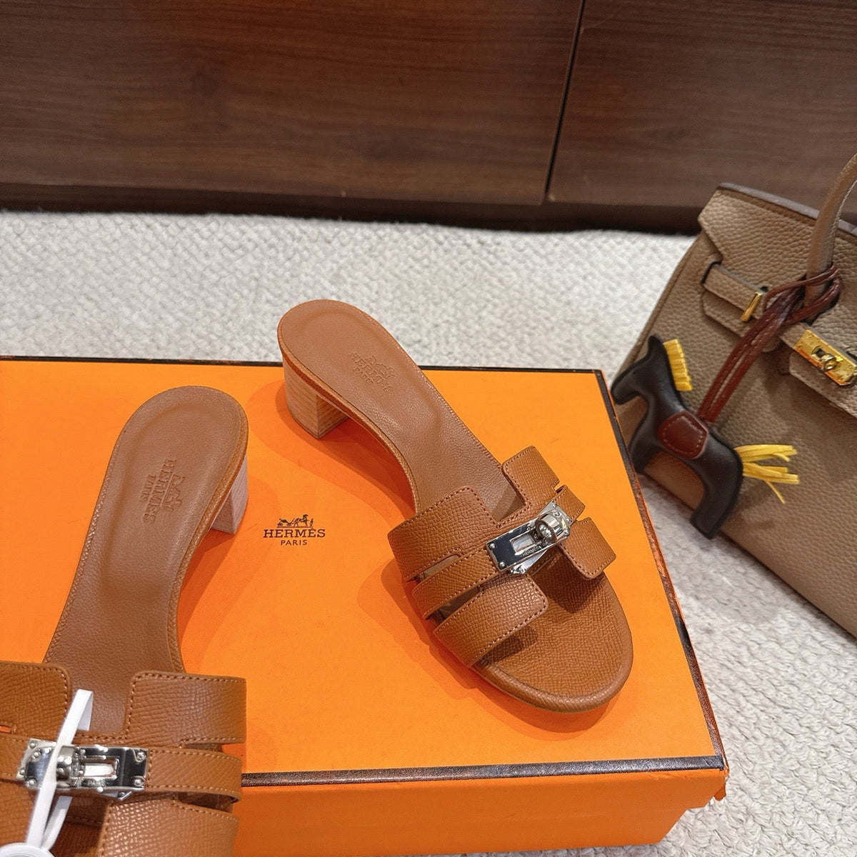HM Kelly Buckle Sandals 5cm Brown Leather 805004