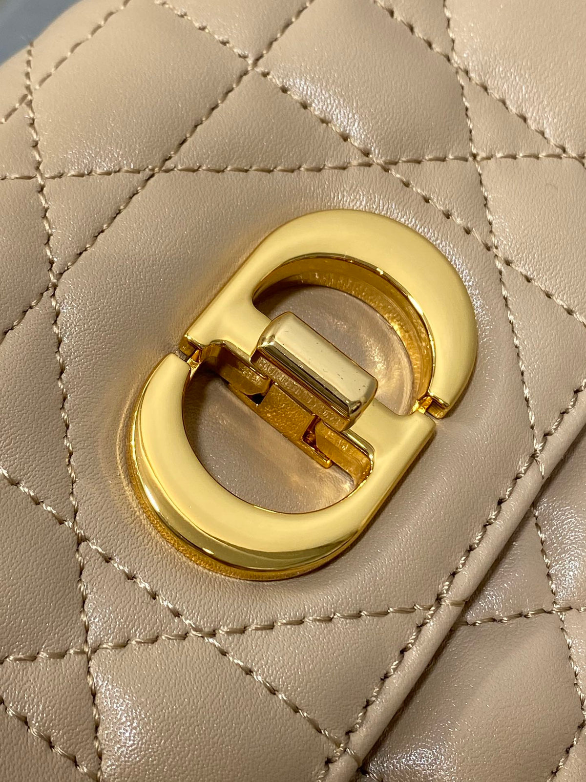 CD Miss Caro 17 Bag Biscuit Calfskin 226500