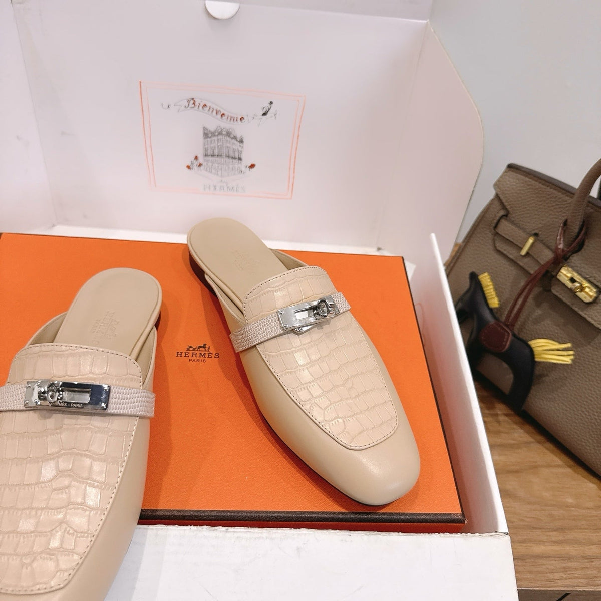 HM 2026 Oz Mule Light Beige Alligator Leather 849273