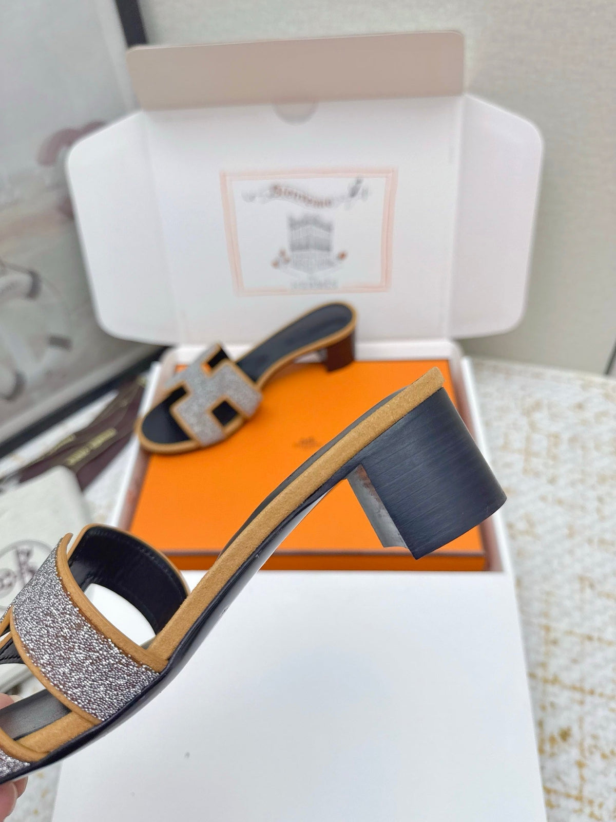 HM Oasis Sandals with Rhinestone Black Orange Cowhide 625268