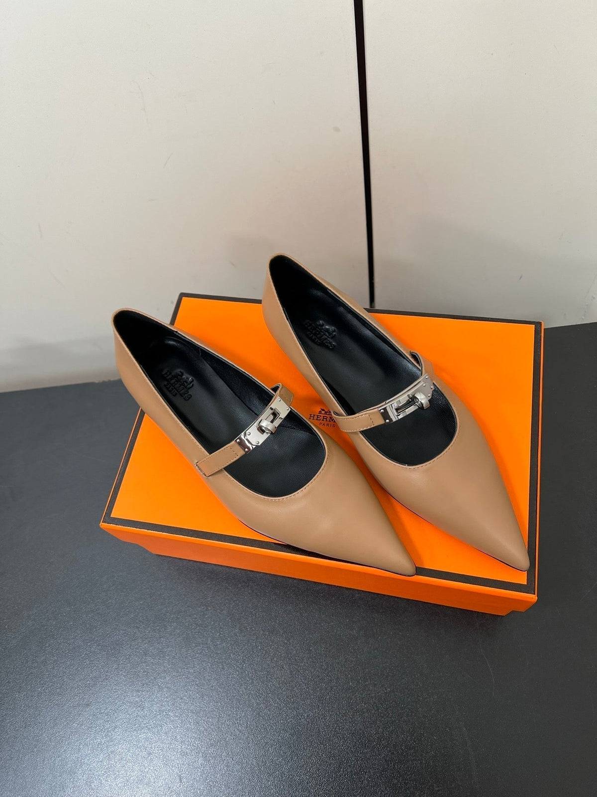 HM 25C Kelly Ballet Flat Ash Brown Calfskin 210298