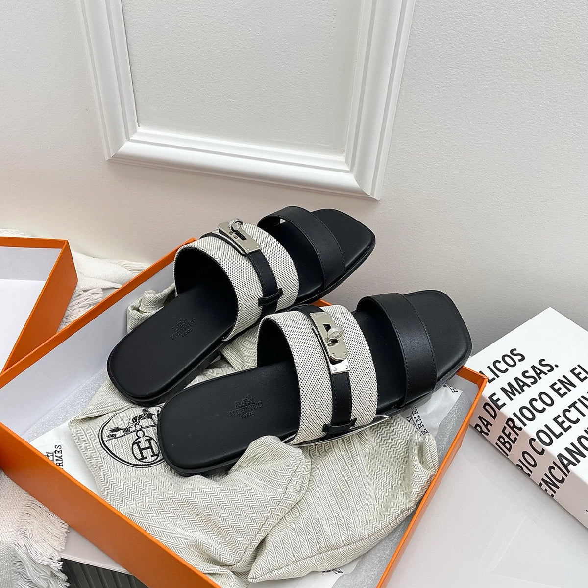 HM 26s Made Men Sandal Whitw Black Calfskin Canvas 726898