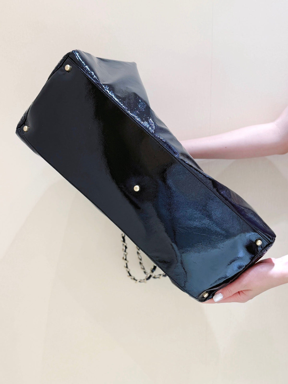 Chanel 2026 CC Chain Hobo Bag 47cm Black Patent Leather 353039