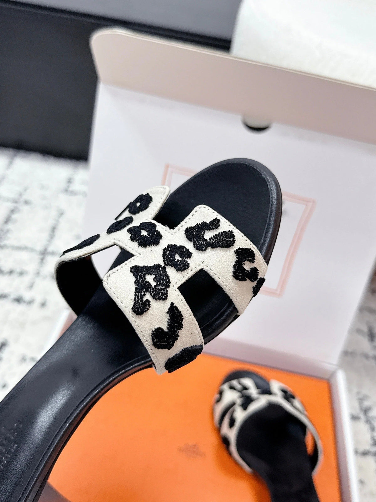 HM 26ss High-Heeled Sandals 50 Black Ivory Suede Cowhide 617226