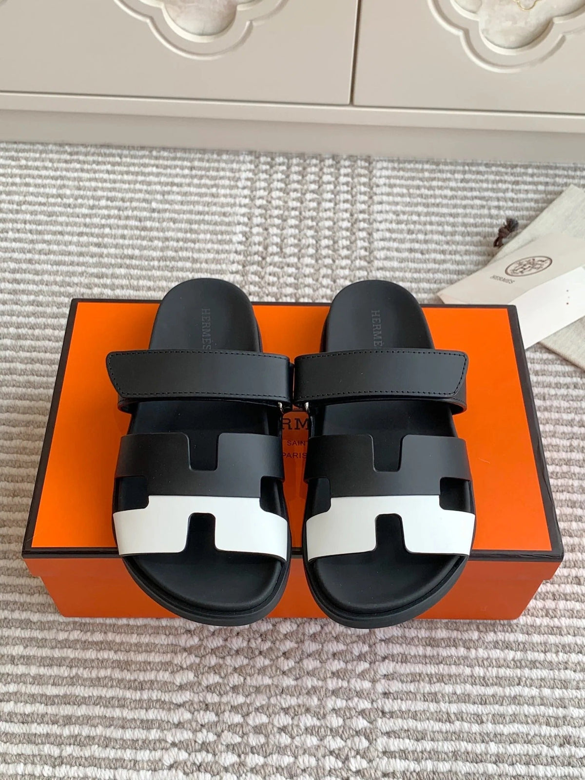 Hermes 2026 Chypre Sandal Two-tone Calfskin 982191