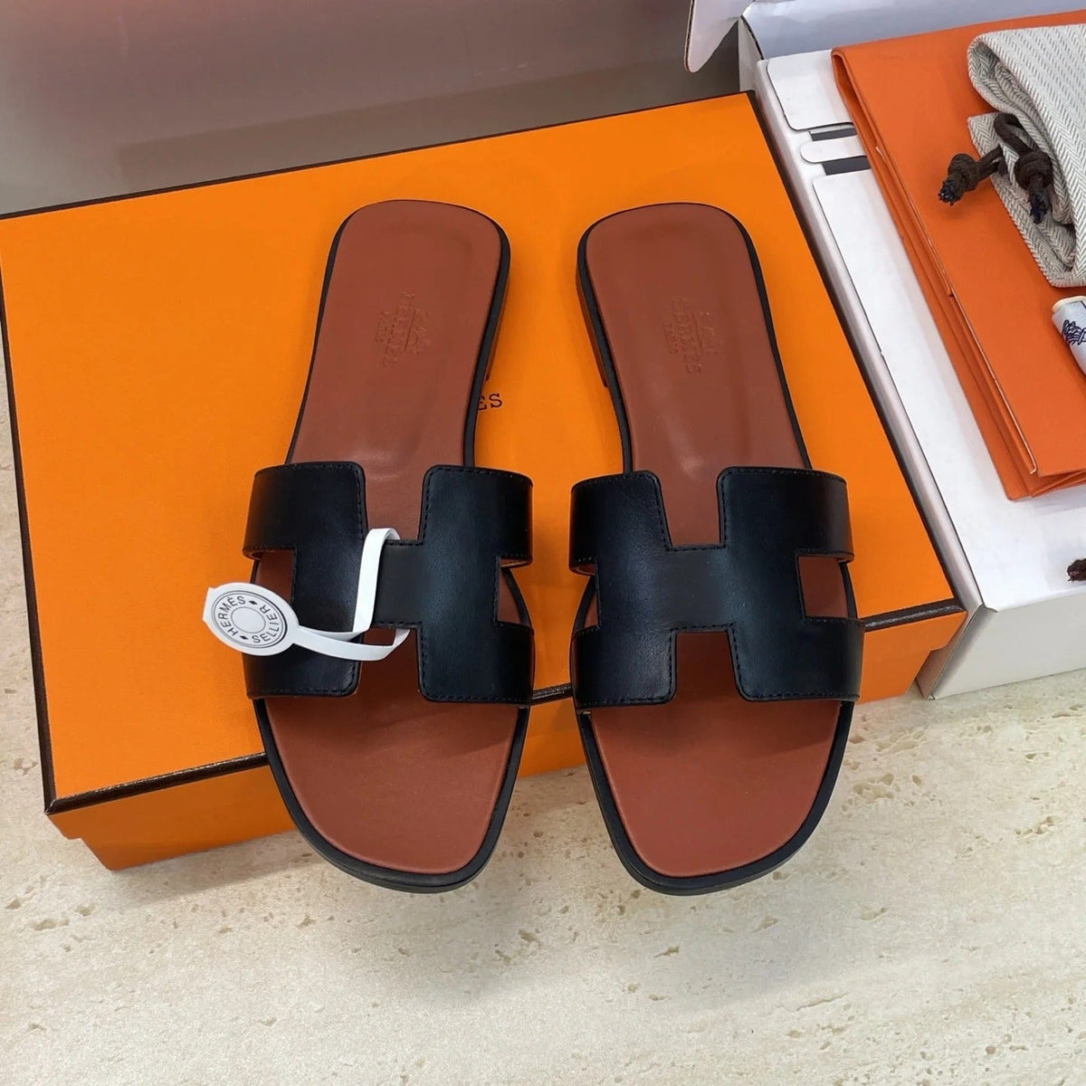 HM 26ss Oran Sandals Brown Black Calfskin 607221