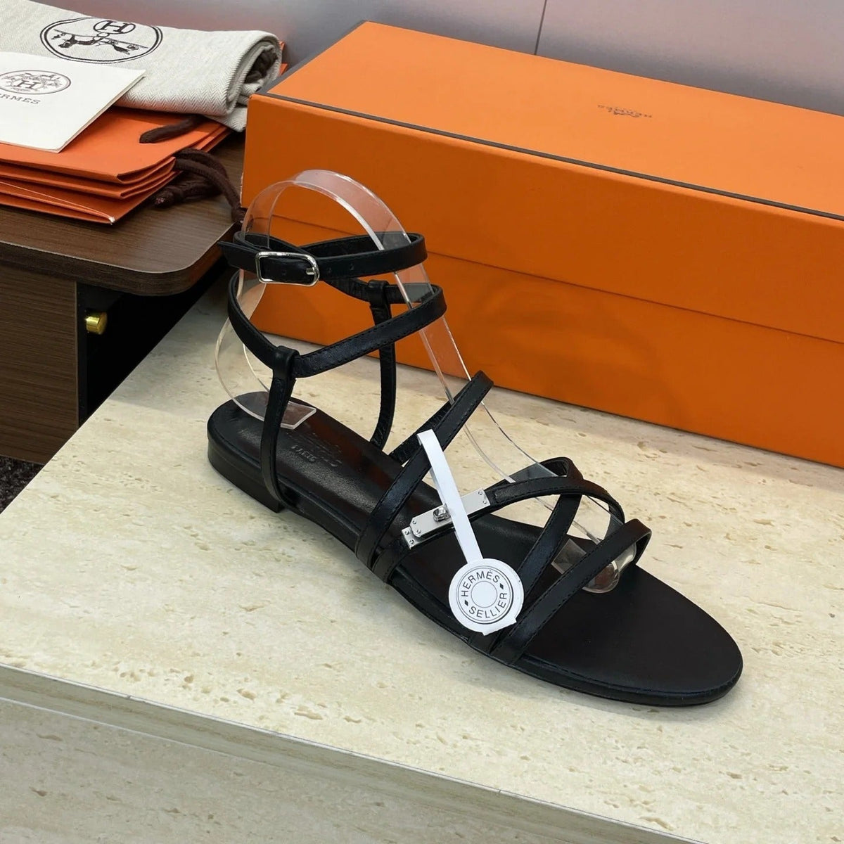 HM 26ss Kelly Sliver Buckle Sandals Black Calfskin 607161